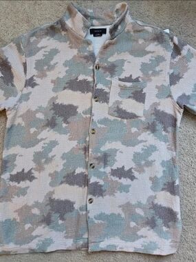 Cotton On pipeline Men's Short-Sleeve Camo Button-Down Shirt - Sage, Tan, Cream